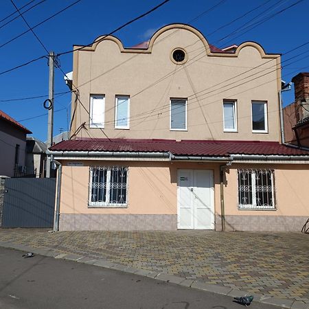 Apartments Domovik On Beregovskaya 3 Munkács Kültér fotó