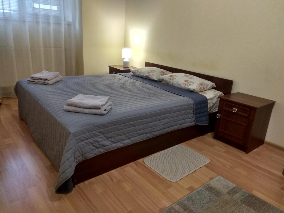 Apartments Domovik On Beregovskaya 3 Munkács Kültér fotó