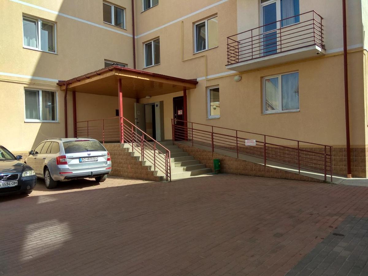 Apartments Domovik On Beregovskaya 3 Munkács Kültér fotó