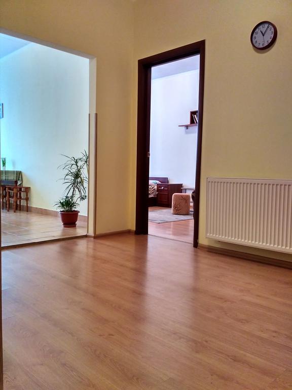 Apartments Domovik On Beregovskaya 3 Munkács Kültér fotó